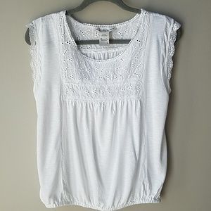 Eyelet trimmed tee